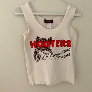 Hooters shirt